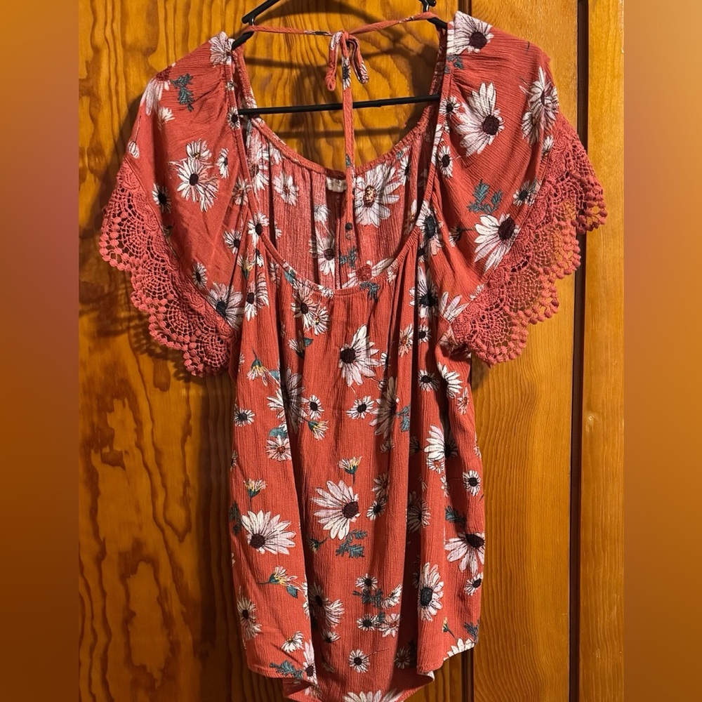 Maurices  Floral top with Lace Sleeves